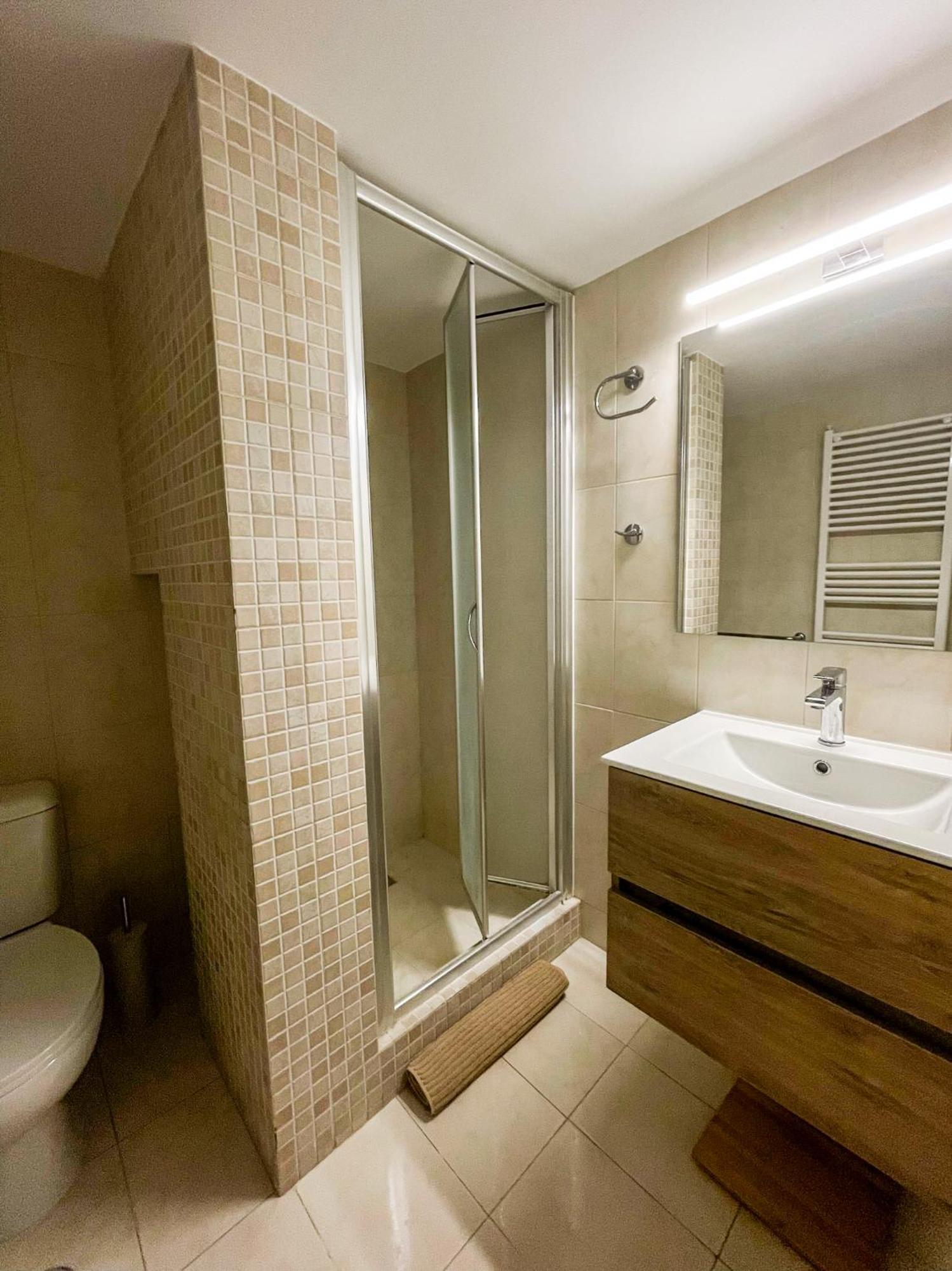Apartment Near Metro + Port พีเรียส ภายนอก รูปภาพ